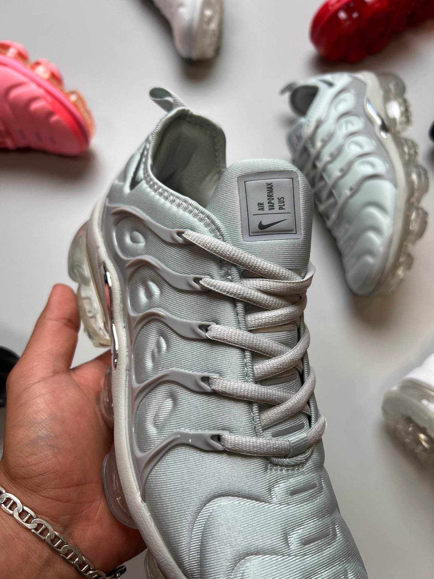 Vapormax grises plateado