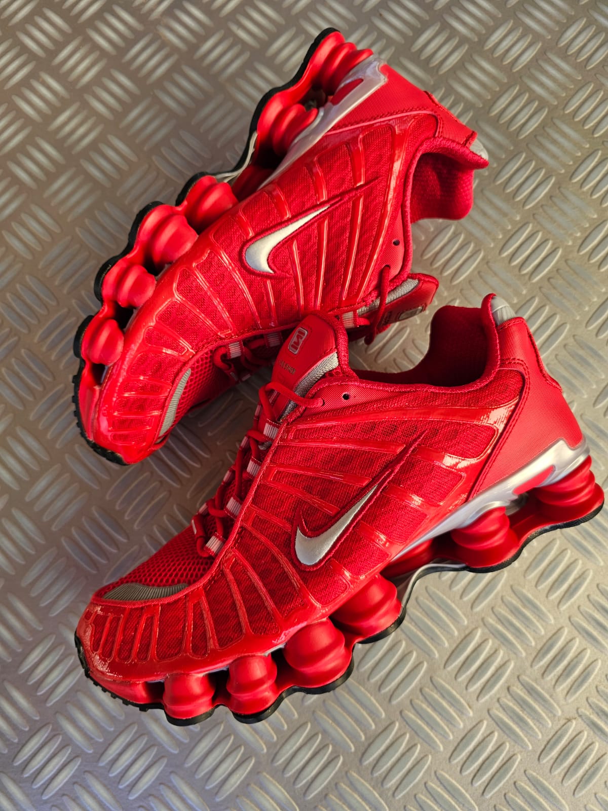 Nike shox rojos online con negro