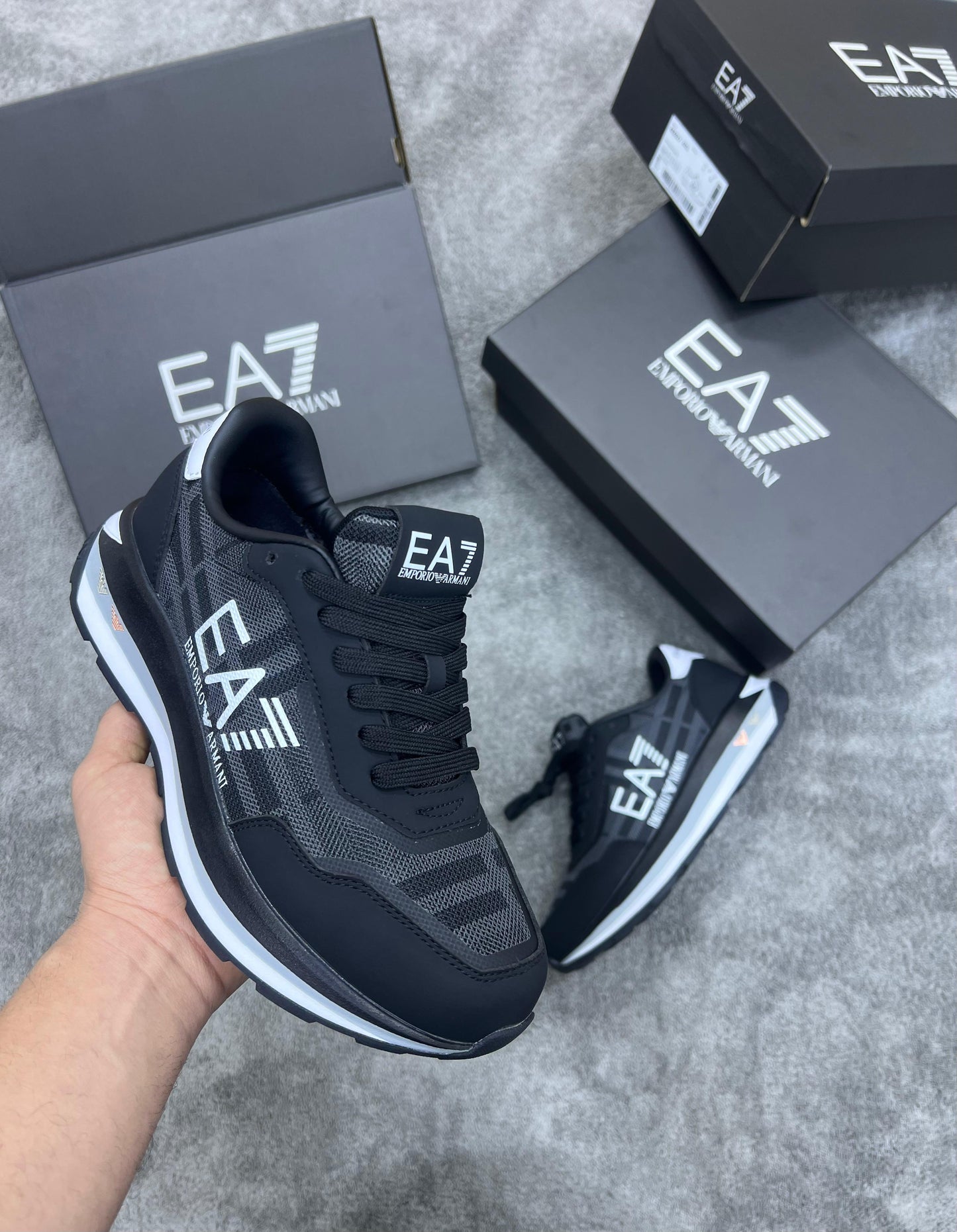 Emporio Armani negras y grises logo blanco