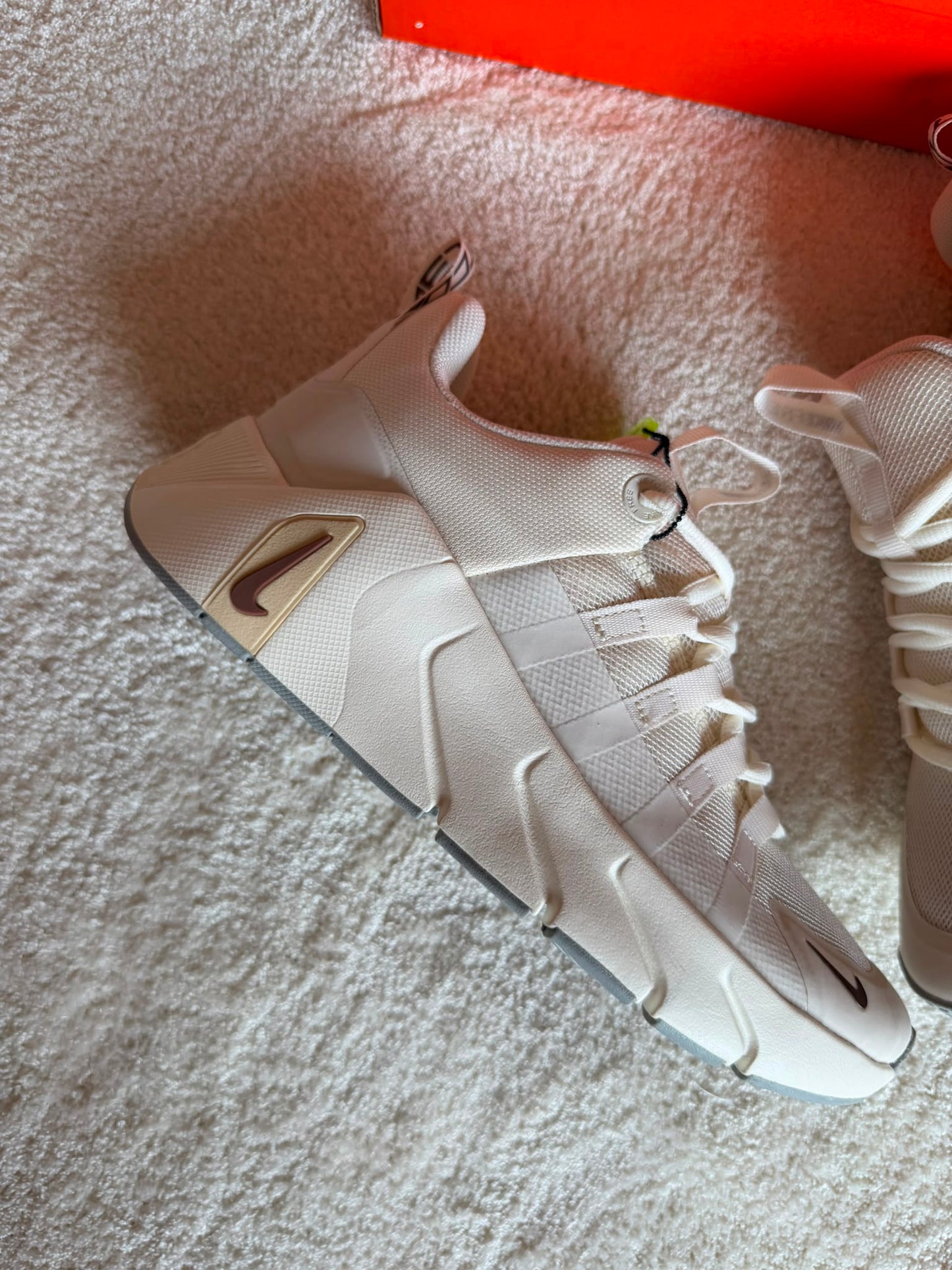 Nike Free Metcon 7 crema logo marron
