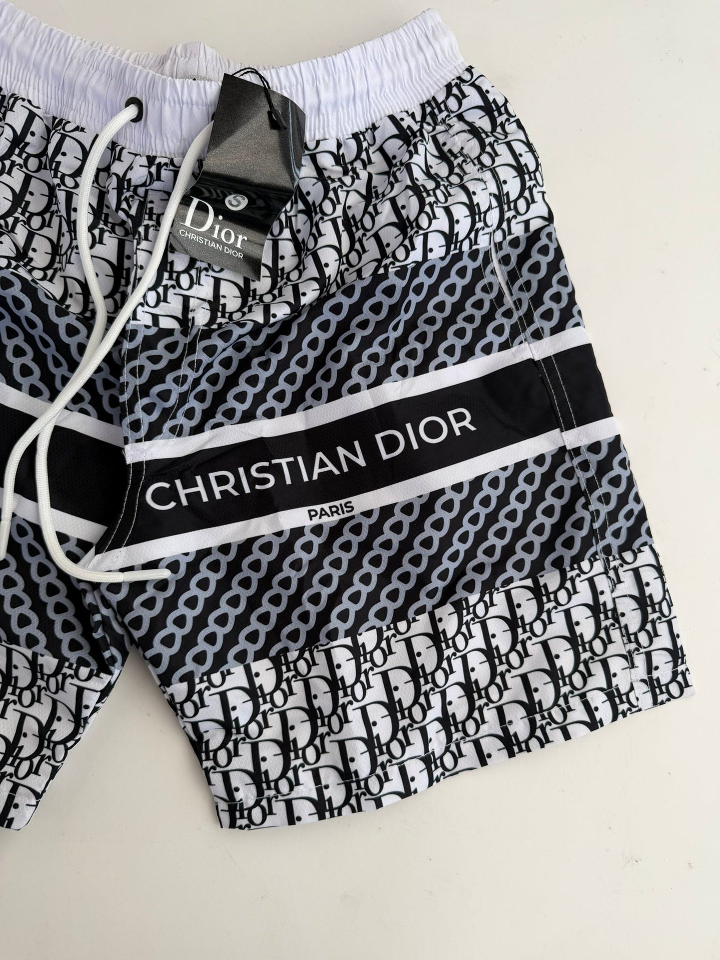 Pantalon Corto Dior blanco logo negro y detalles gris