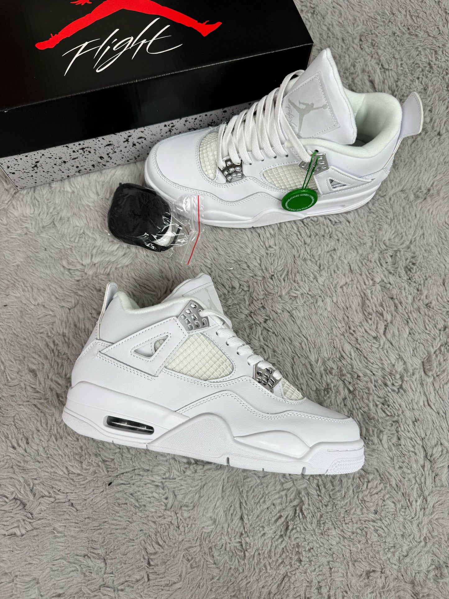 Jordan 4 blancas detalles grises