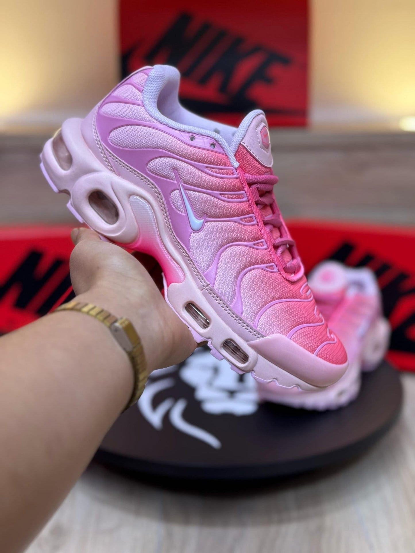 Nike TN rosas logo blanco