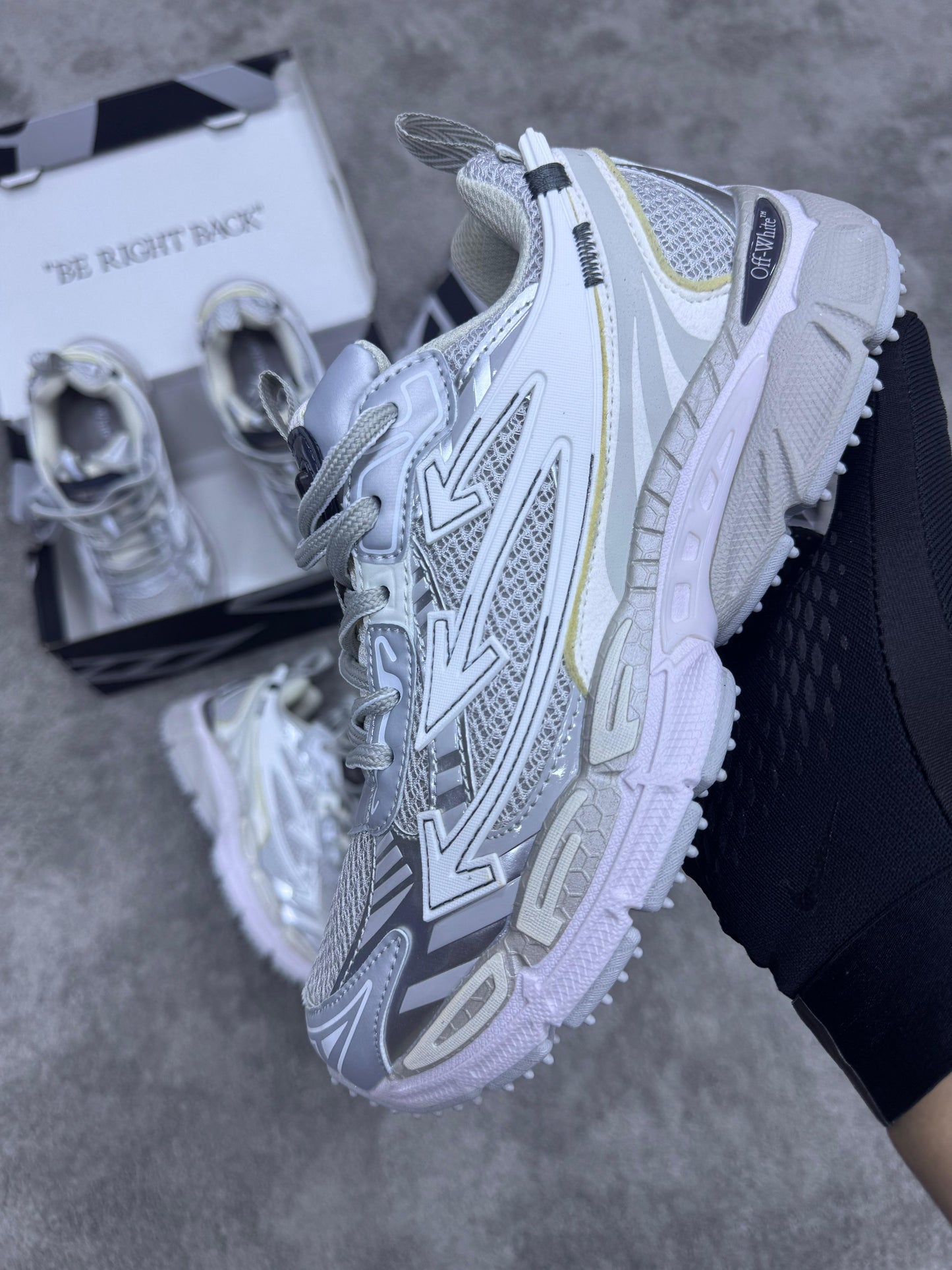 Off white blancas y grises