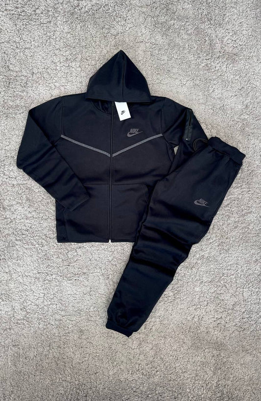Nike Tech Fleece Negro logo gris