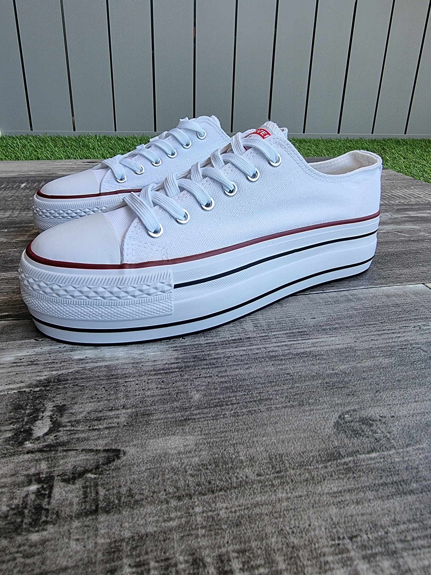 Convers triple blanca linea roja