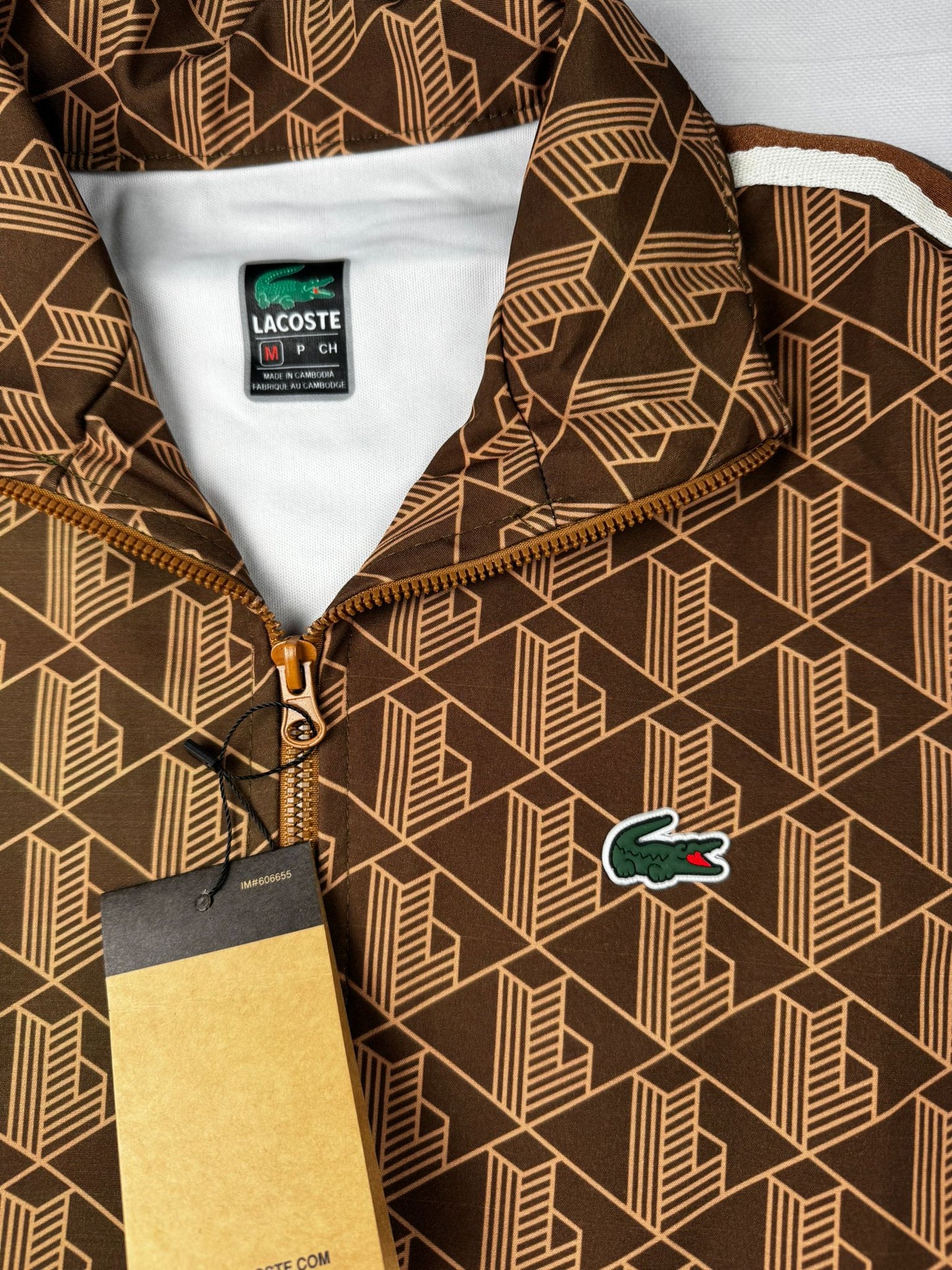 Chandal lacoste marron logo verde lineas negras