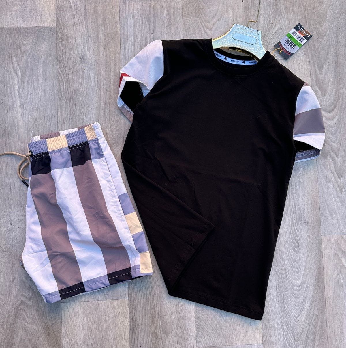 Conjunto burberry negro detalles blancos