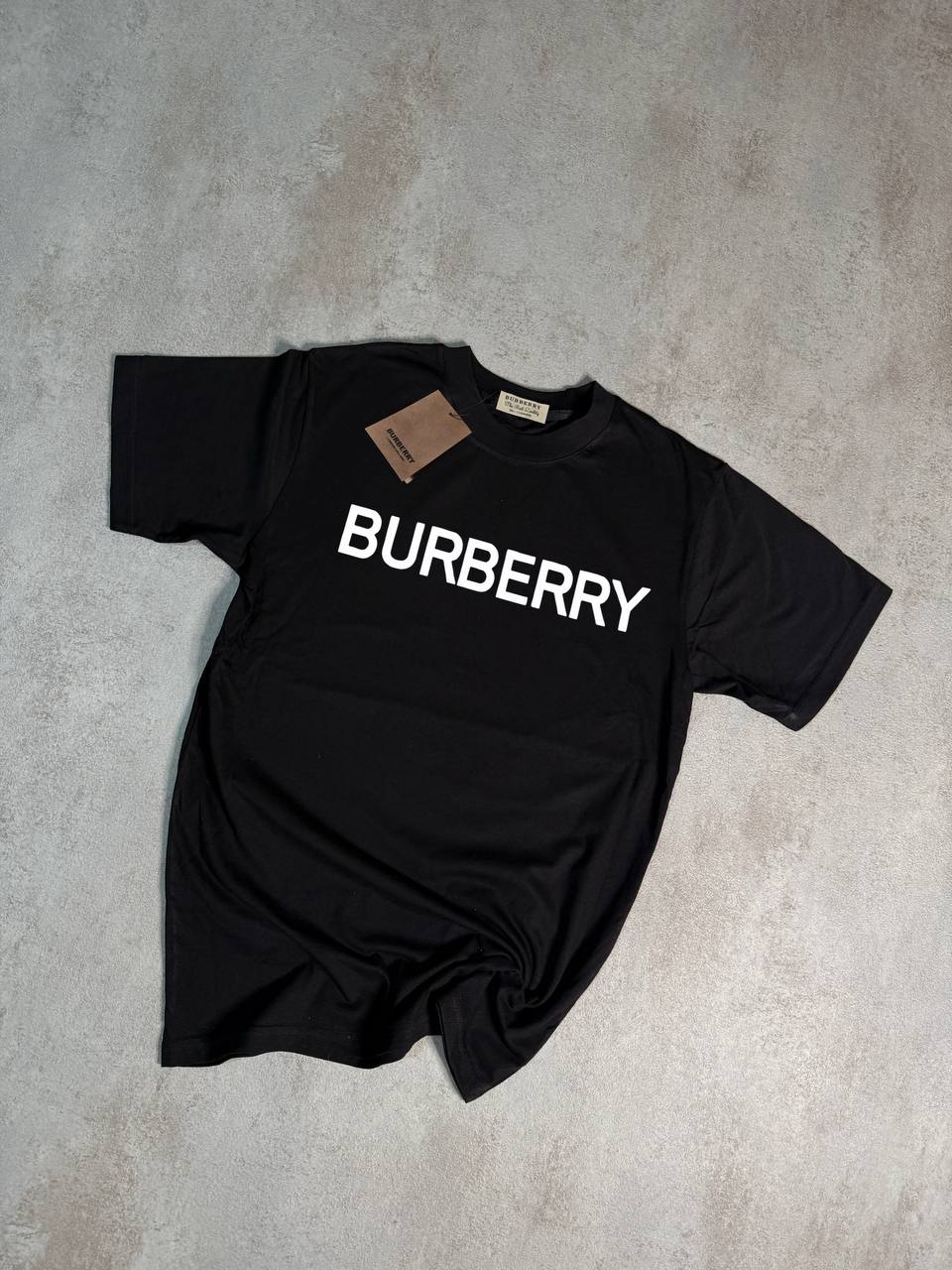 Camiseta Burberry negro logo grande blanco