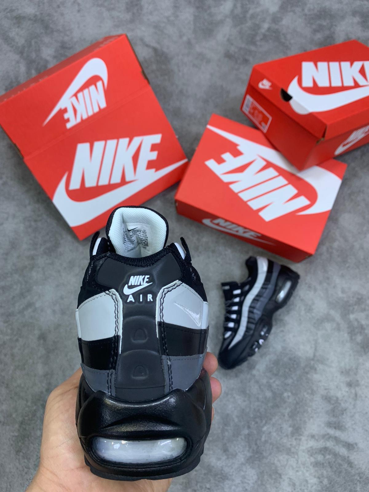 Air Max 95 tricolor logo blanco