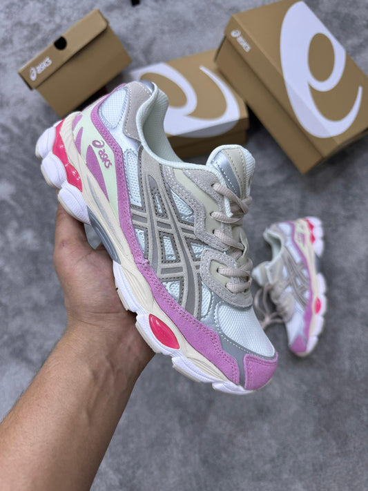 Asics GEL-NYC blancas logo beige detalles rosas