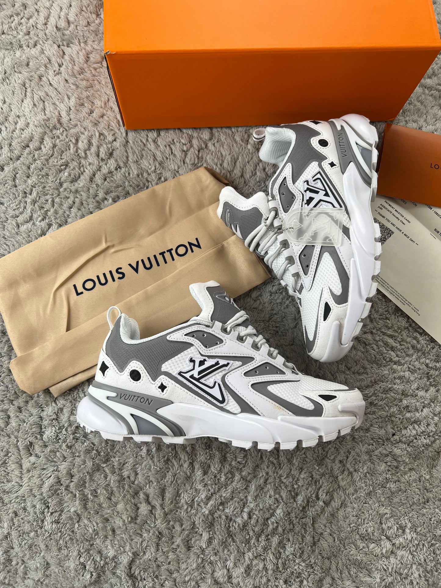 LOUIS VUITTON Runner TATIC blanca y gris