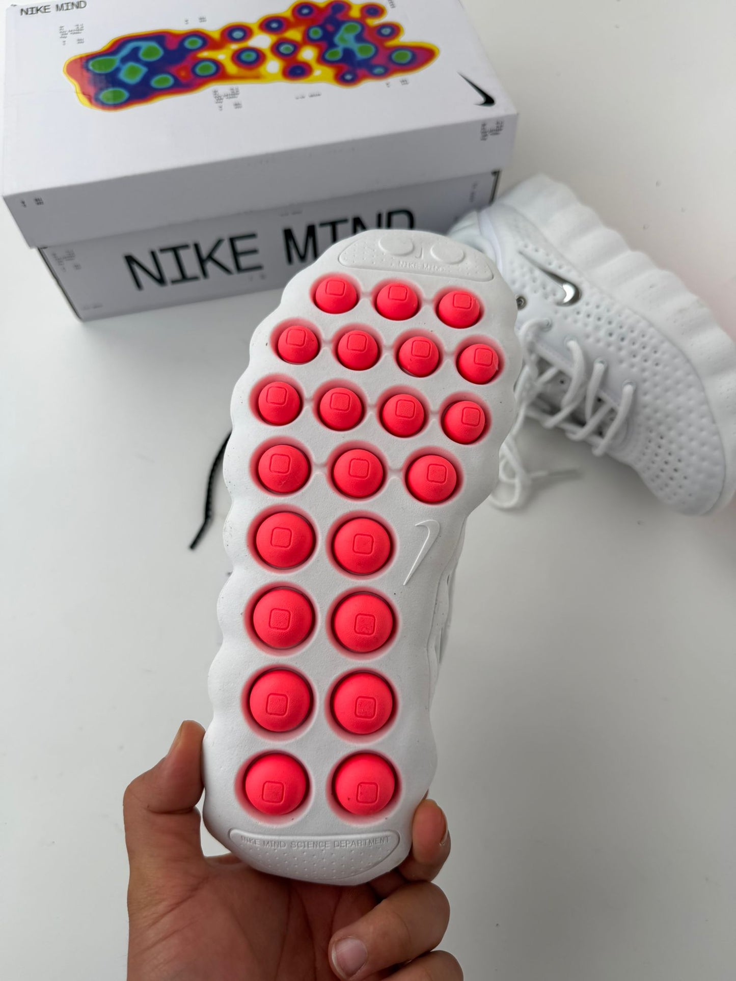 Zapatillas Nike mind blancas logo plateado