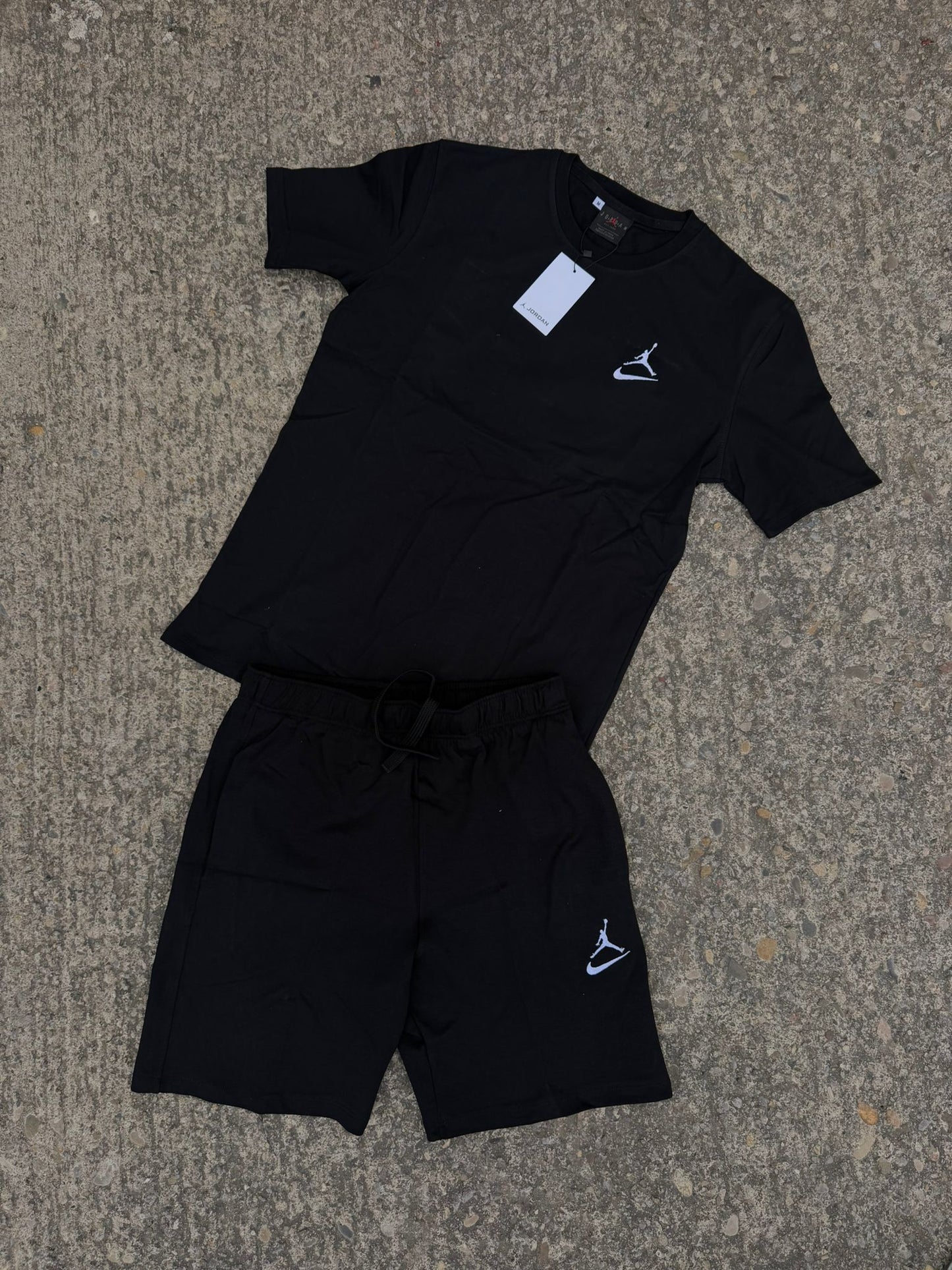 Conjunto corto jordan negro logo blanco