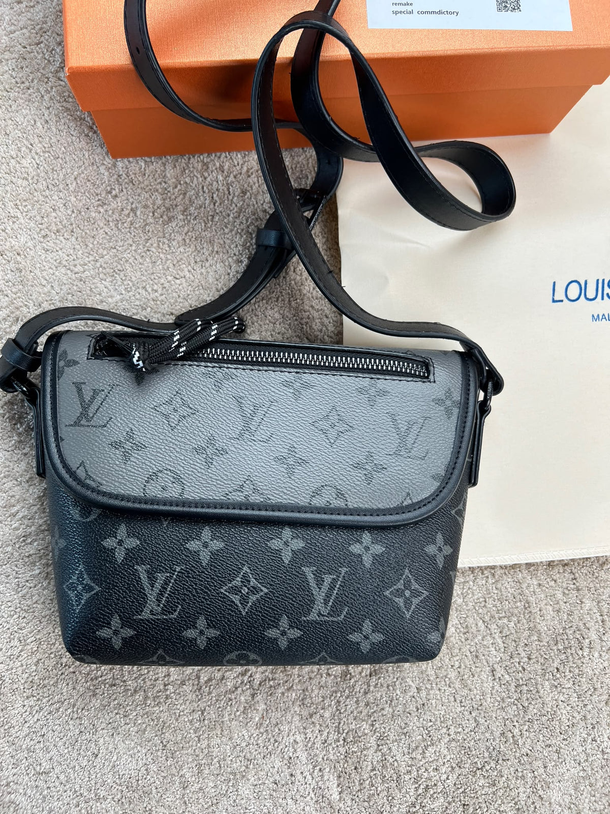Bandolera LV negras y gris