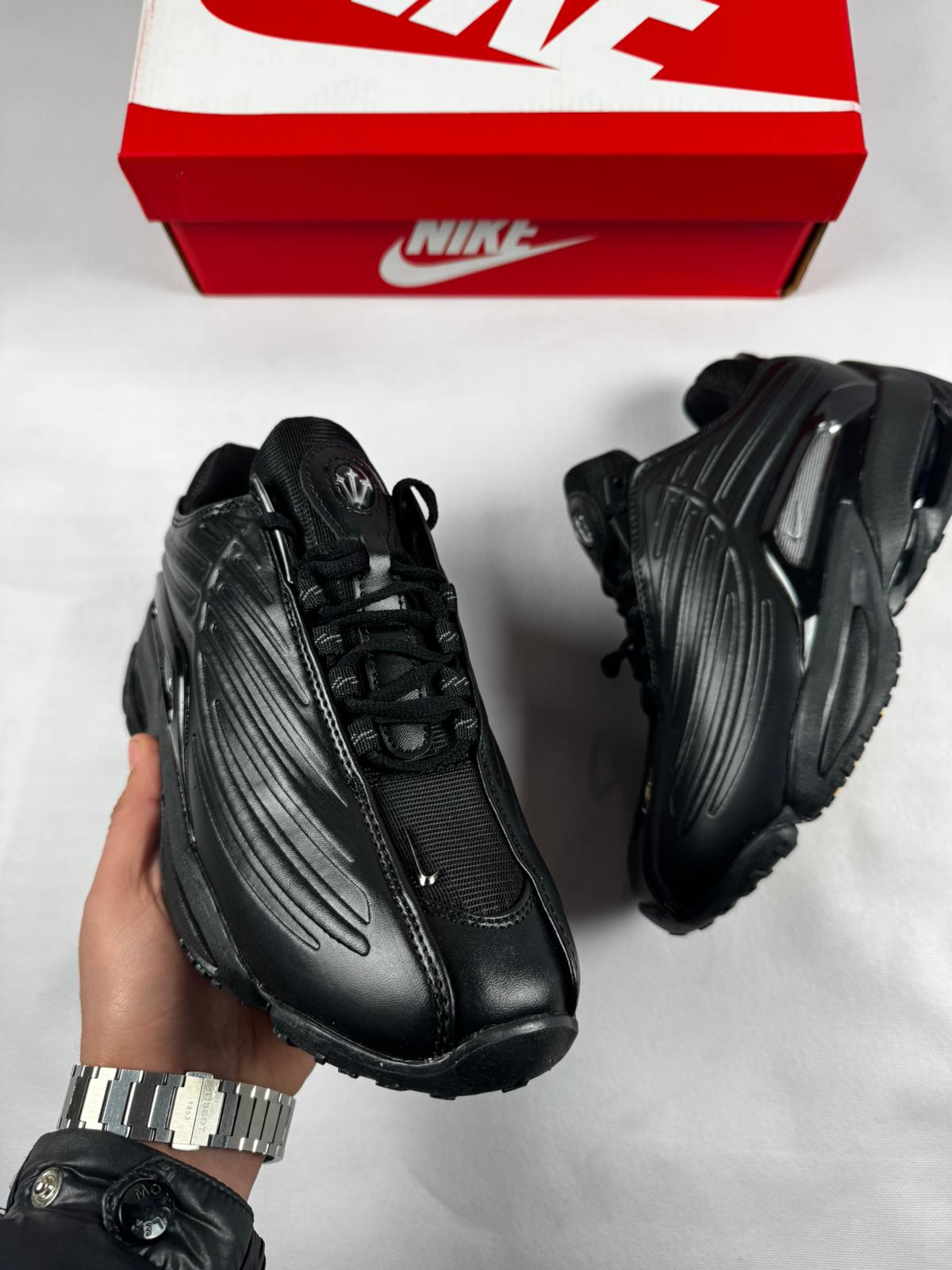 Nike nocta negro detalles grises