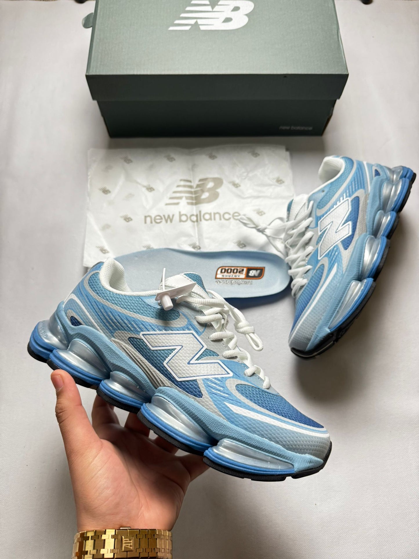 New Balance 2000 azules detalles grises