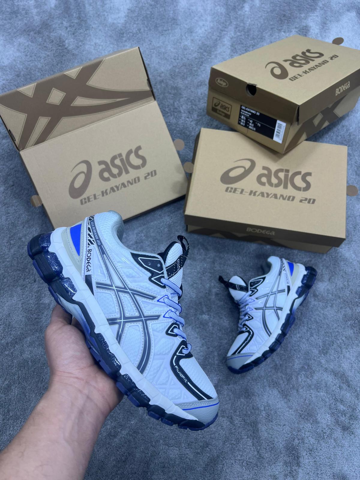 ASICS GEL-Kayano 20 “Bodega” blancas logo negro detalles azules