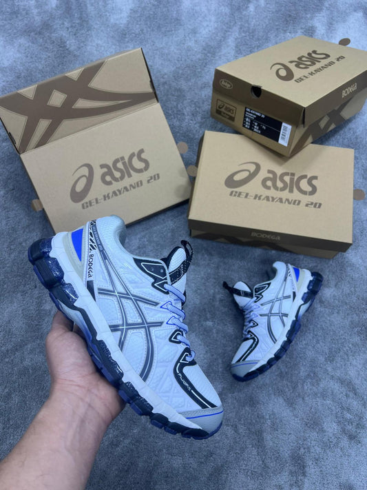 ASICS GEL-Kayano 20 “Bodega” blancas logo negro detalles azules