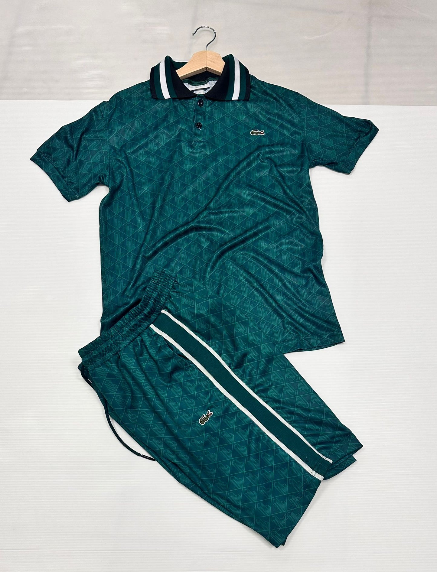 Conjunto lacoste verde logo verde