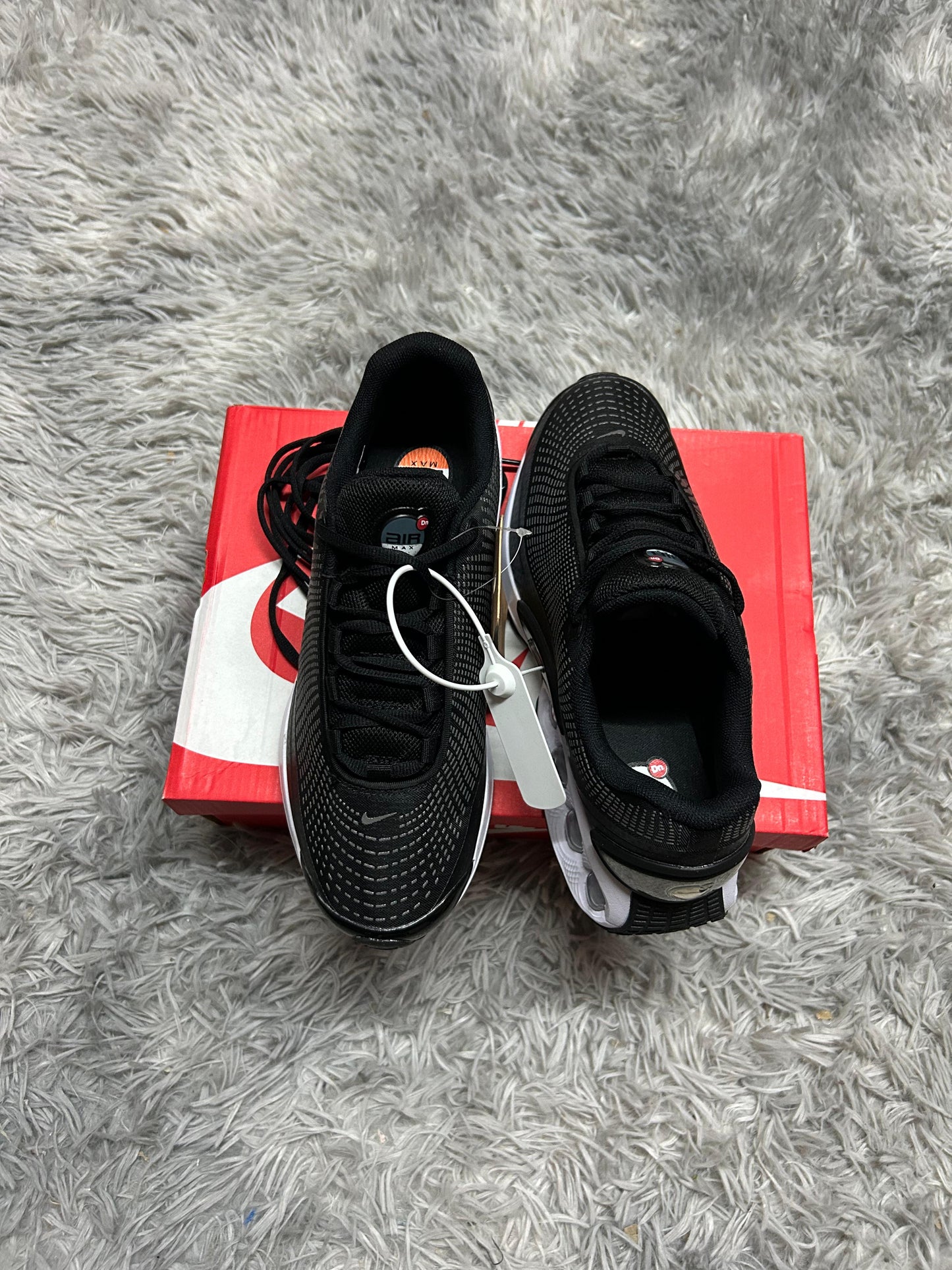 AIR MAX DN NEGRA Y BLANCA
