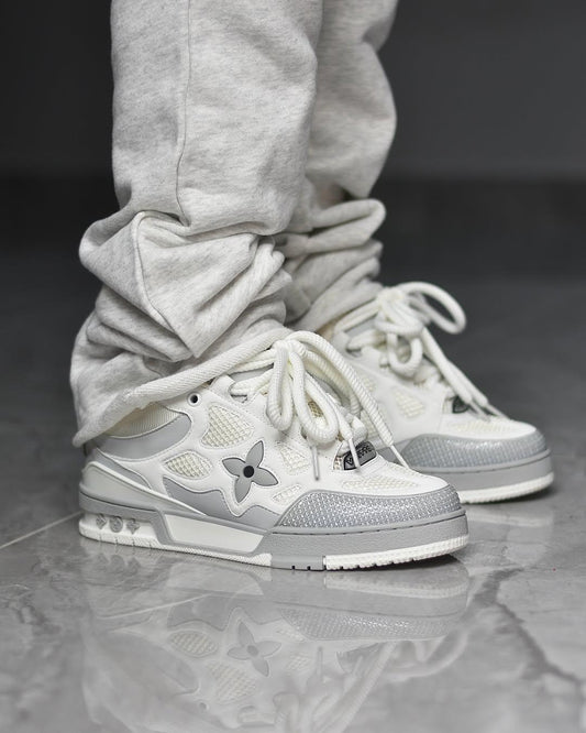 LV skate grises y blancas