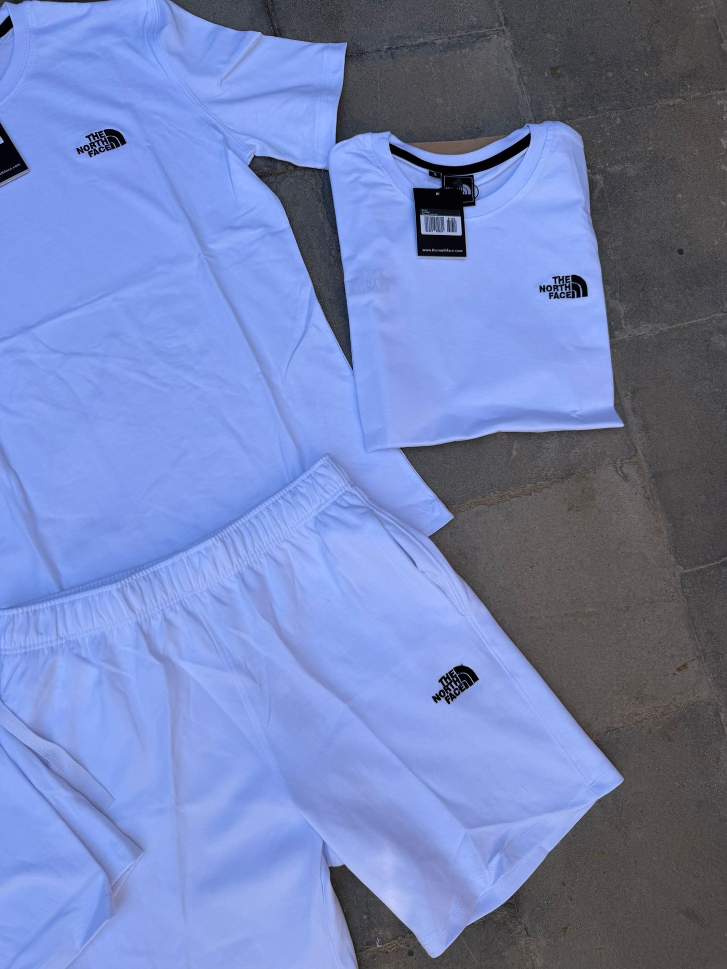 Conjunto corto north face blanco logo negro