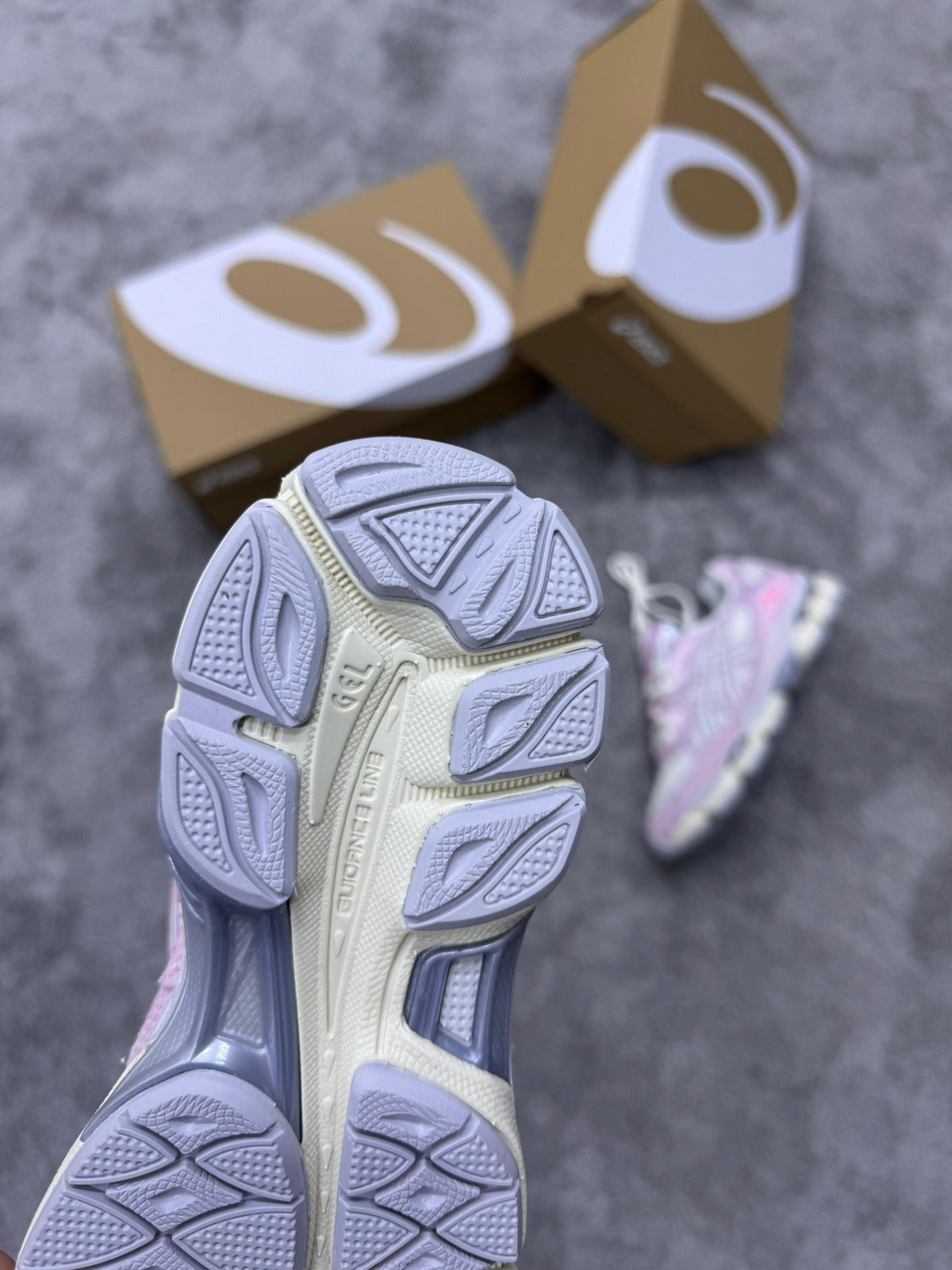 Asics GEL-NYC rosas logo blanco detalles rosas