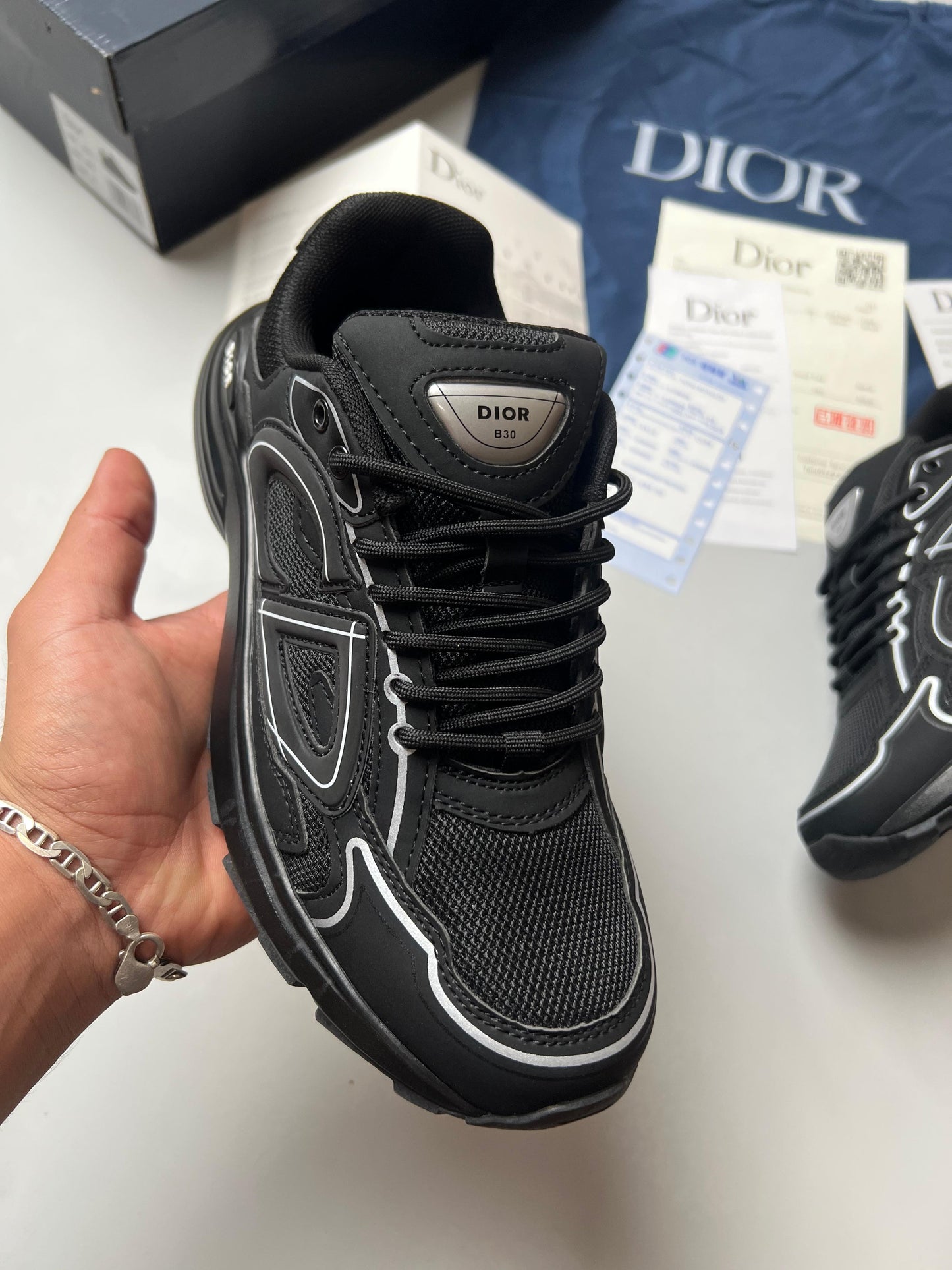 Dior B30 negras detalles blancos
