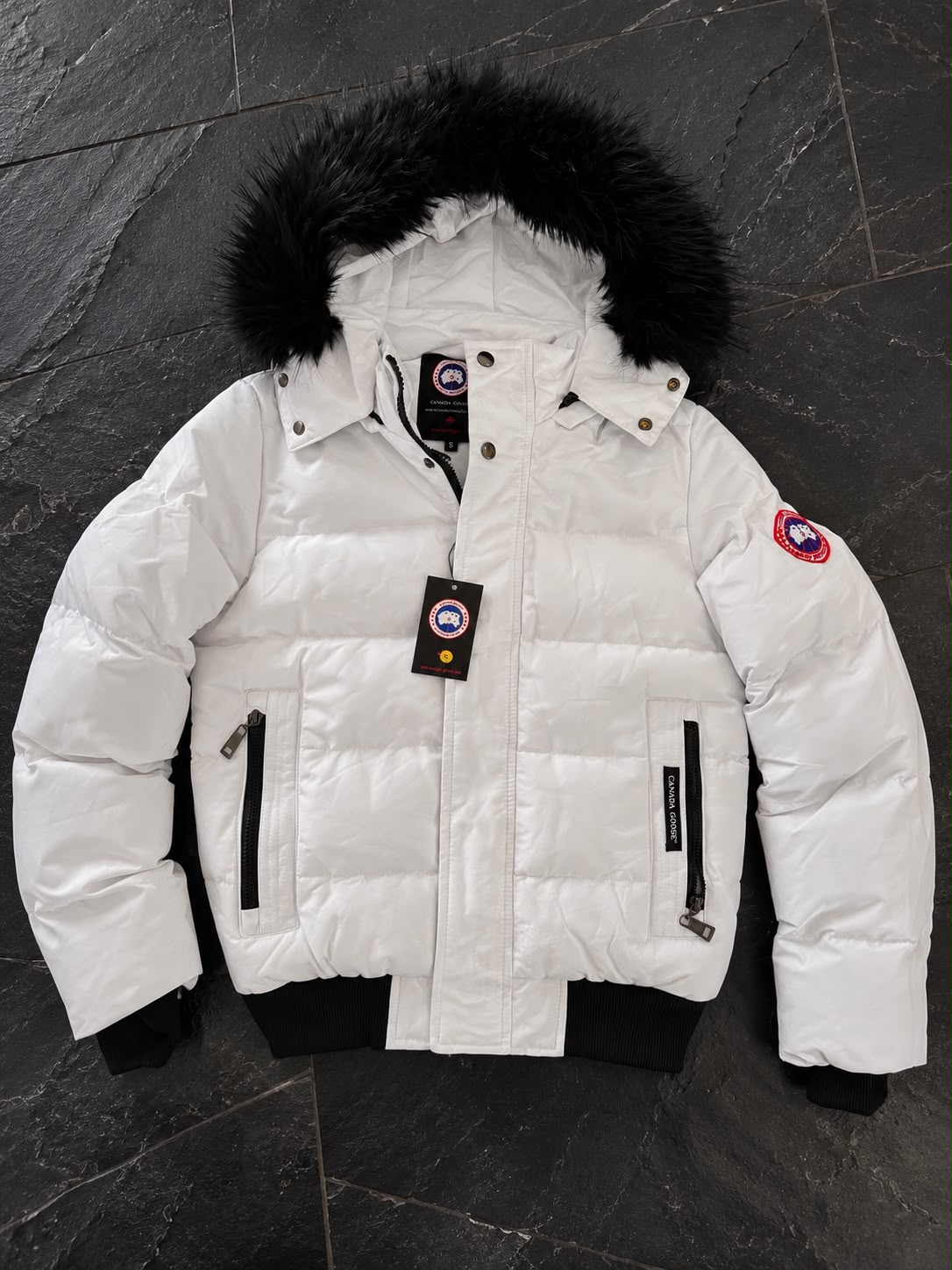 CHAQUETA Canada Goose blanca con pelo negro