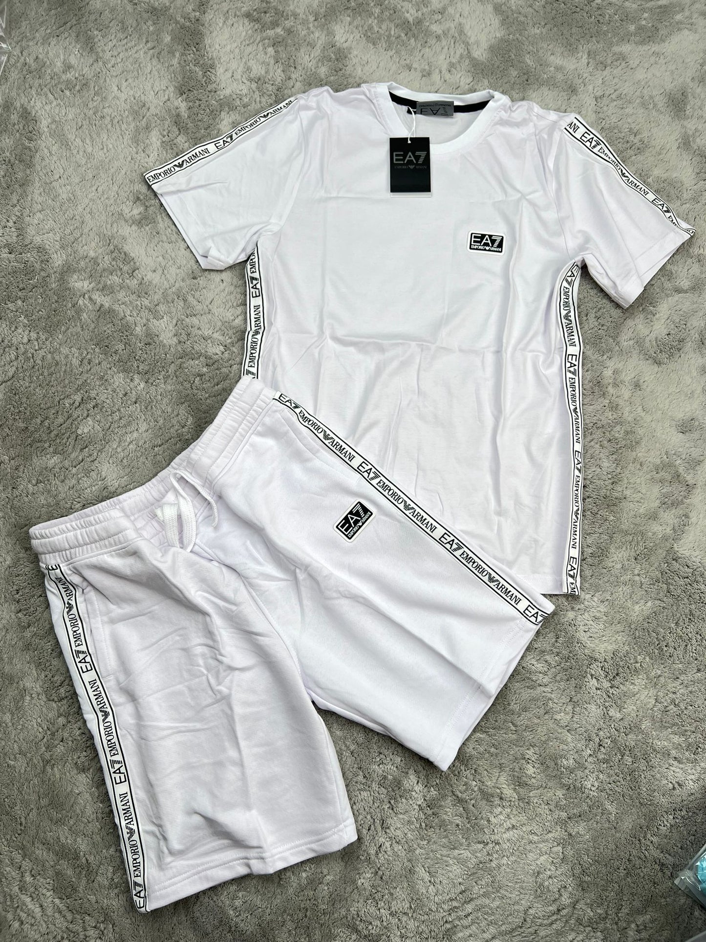 Conjunto corto armani blanco logo negro detalles blancos