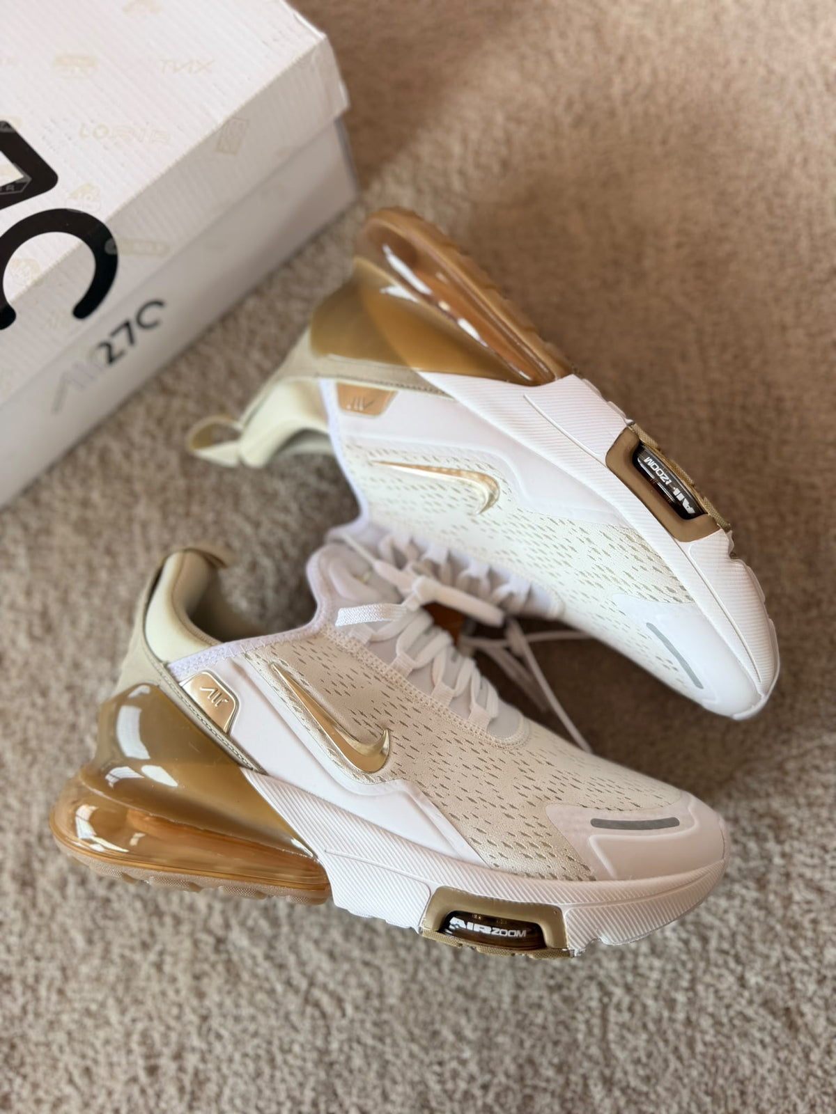 Air max 270 blancas logo dorado