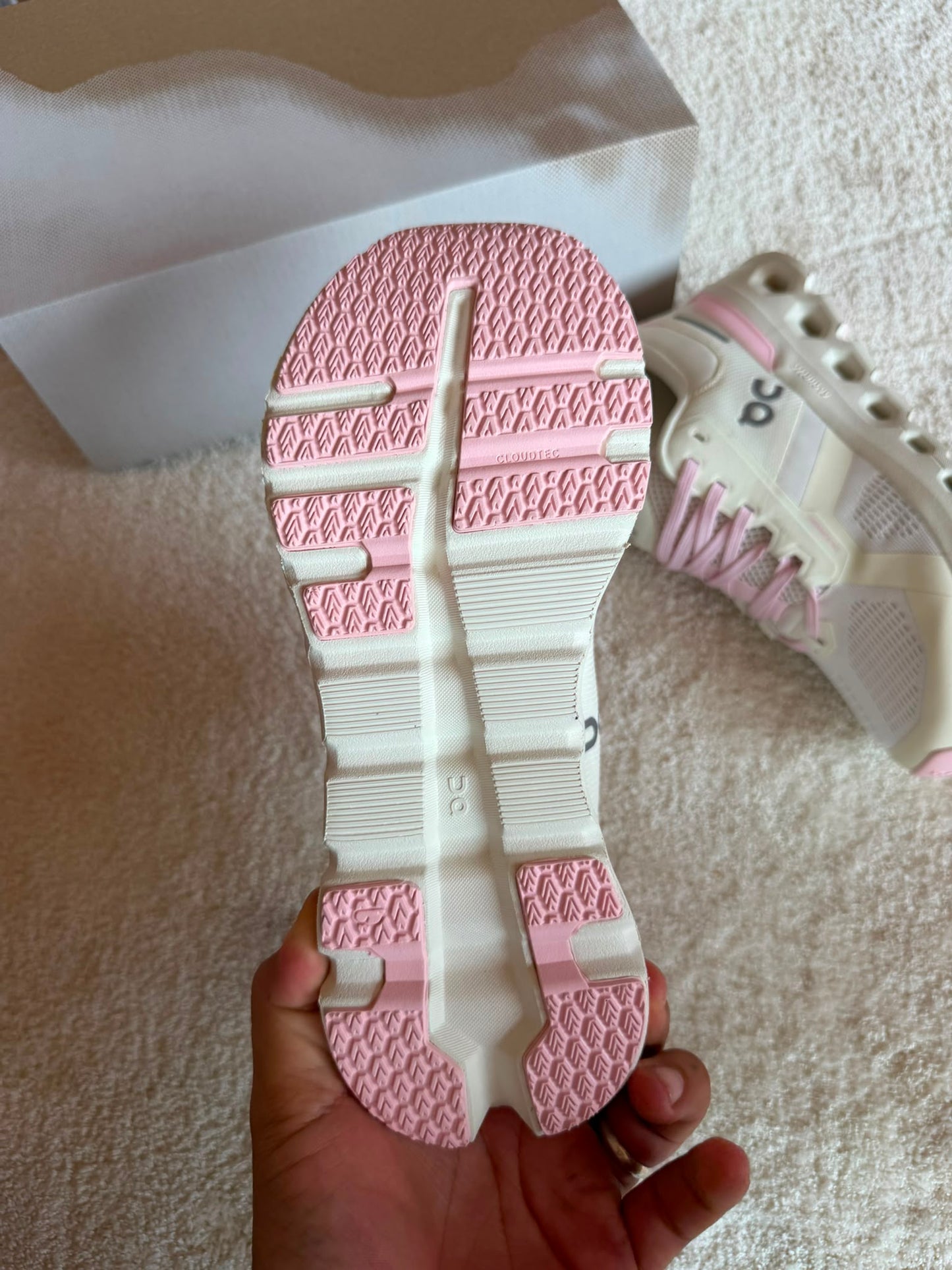 Zapatillas On Running CLOUDTILT blanco detalles rosas