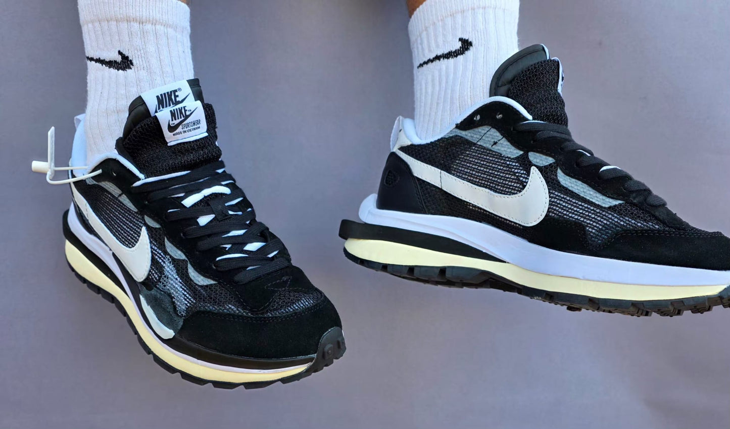 Nike x sacai vaporwaffle negra y blanca