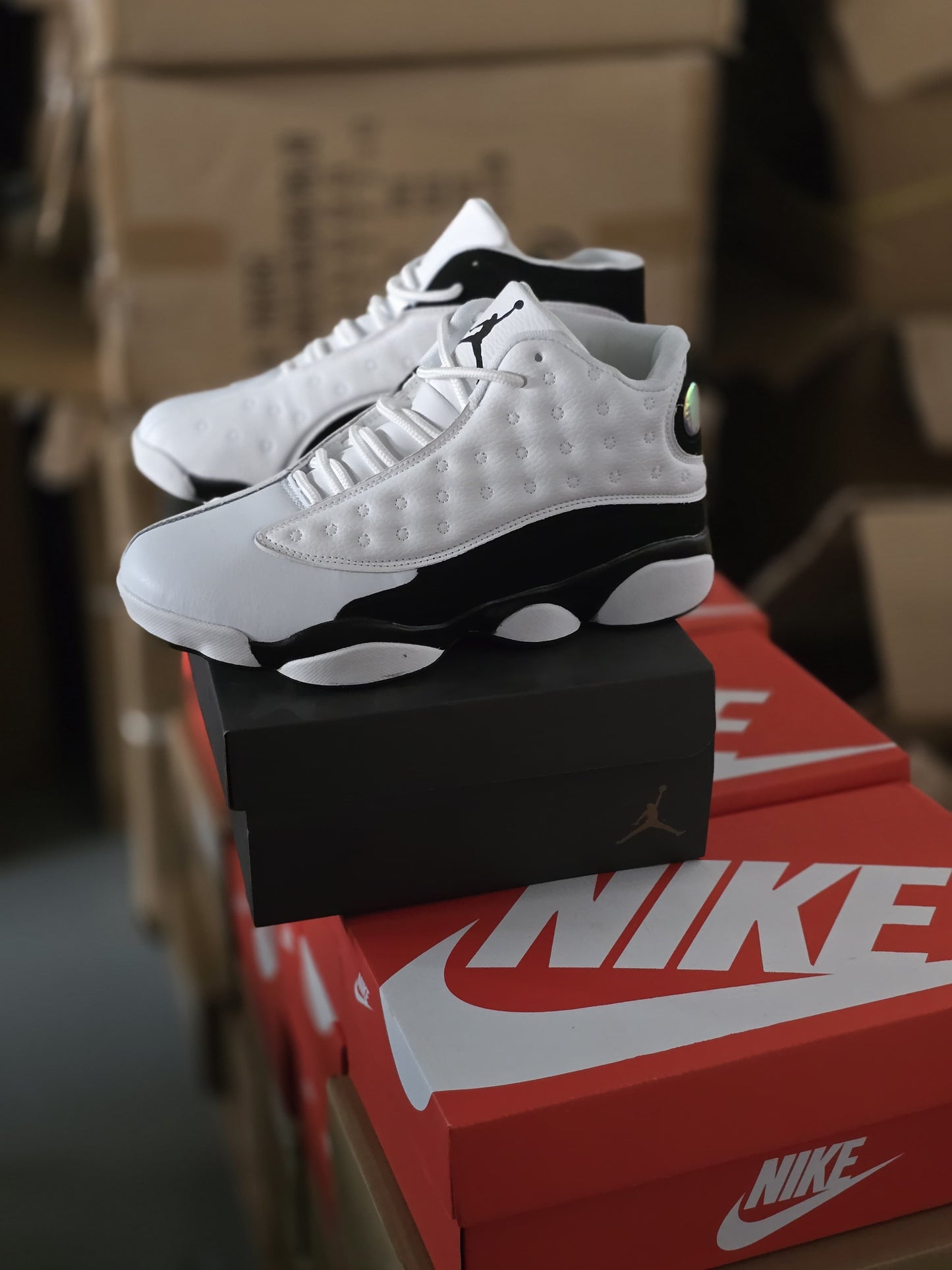 Jordan 13 blanca suela negra