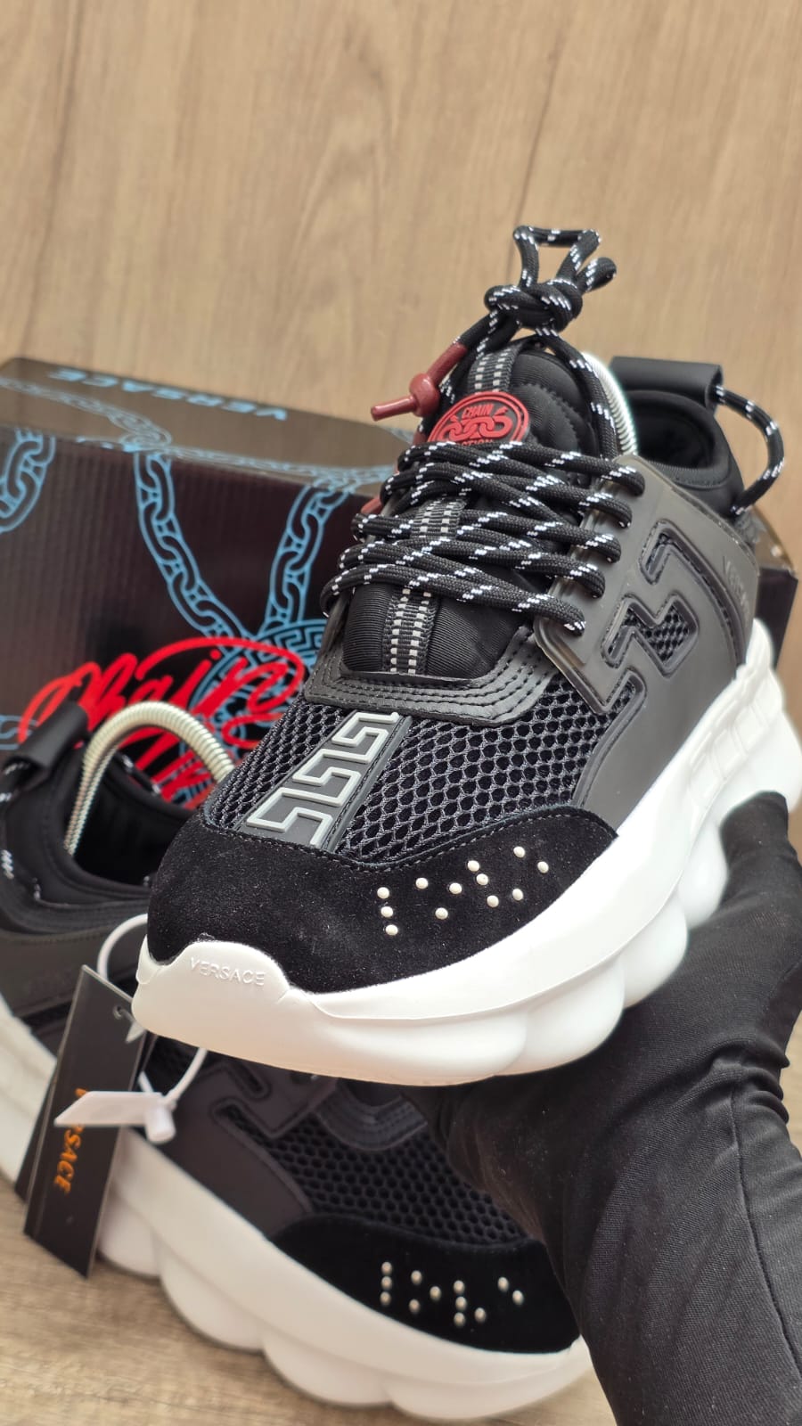 Versace negra suela blanca