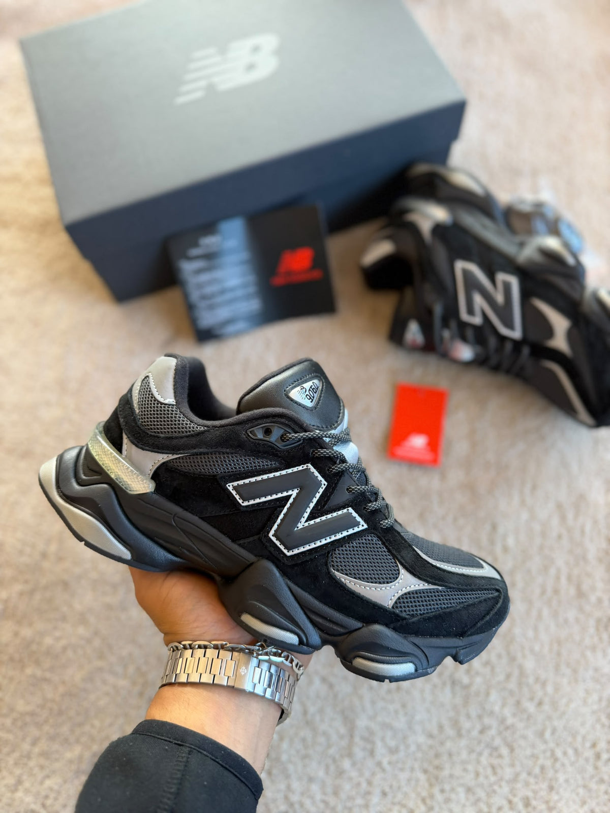 New Balance 9060 negras detalles grises