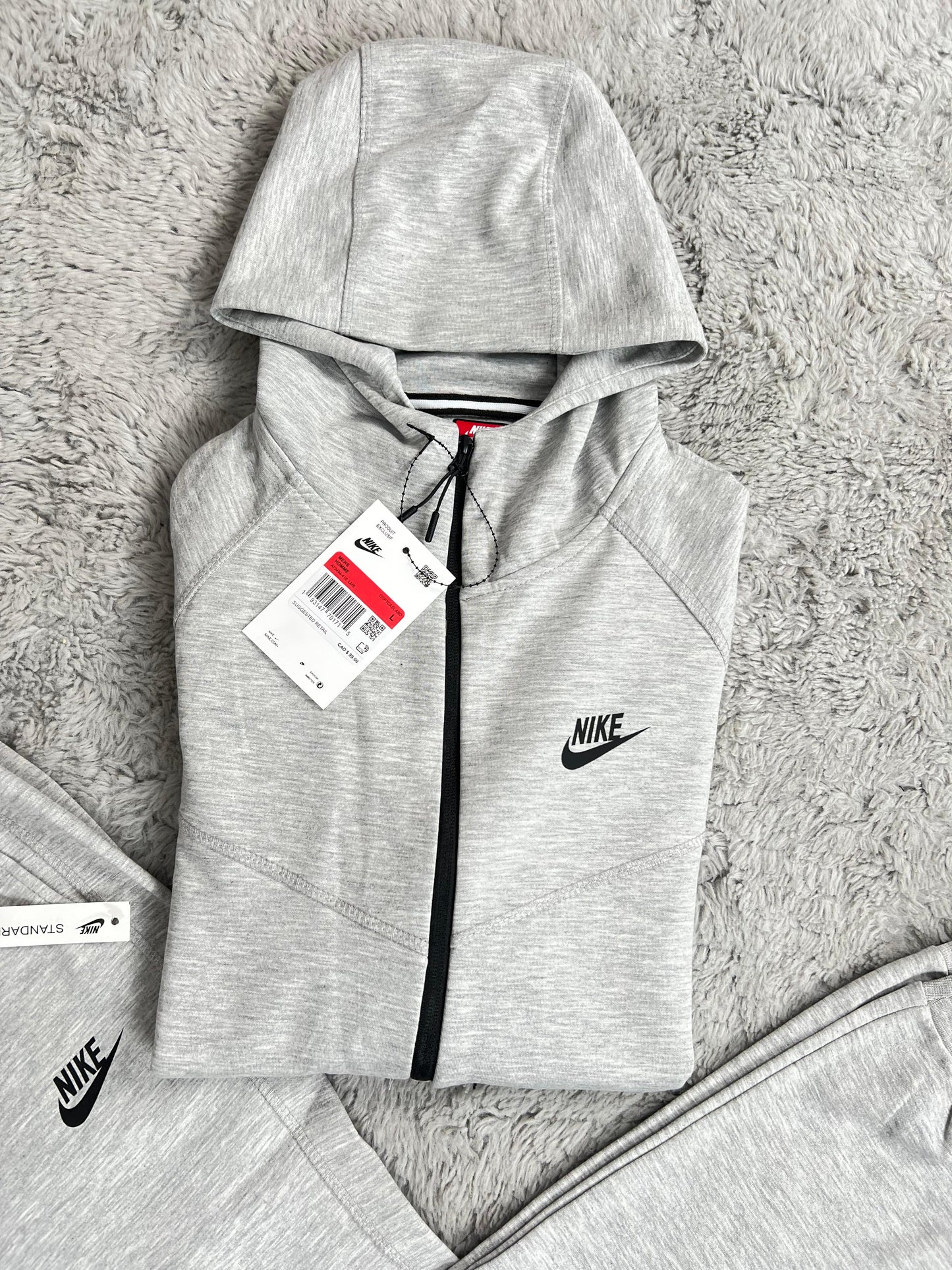 Nike tech gris logo negro