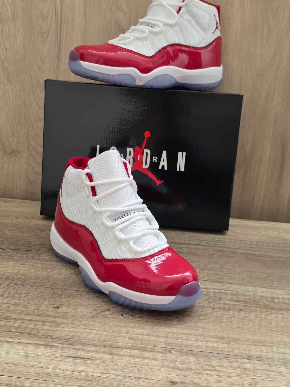 Jordan 11 blanca roja
