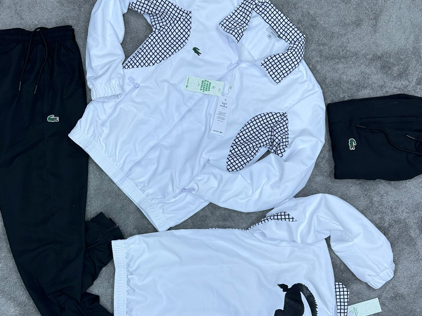 Chandal LACOSTE blanco y negro logo verde logo grande en espalda