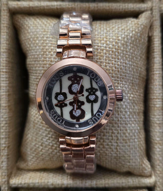 Reloj tous rosa logo negro detalles blancos