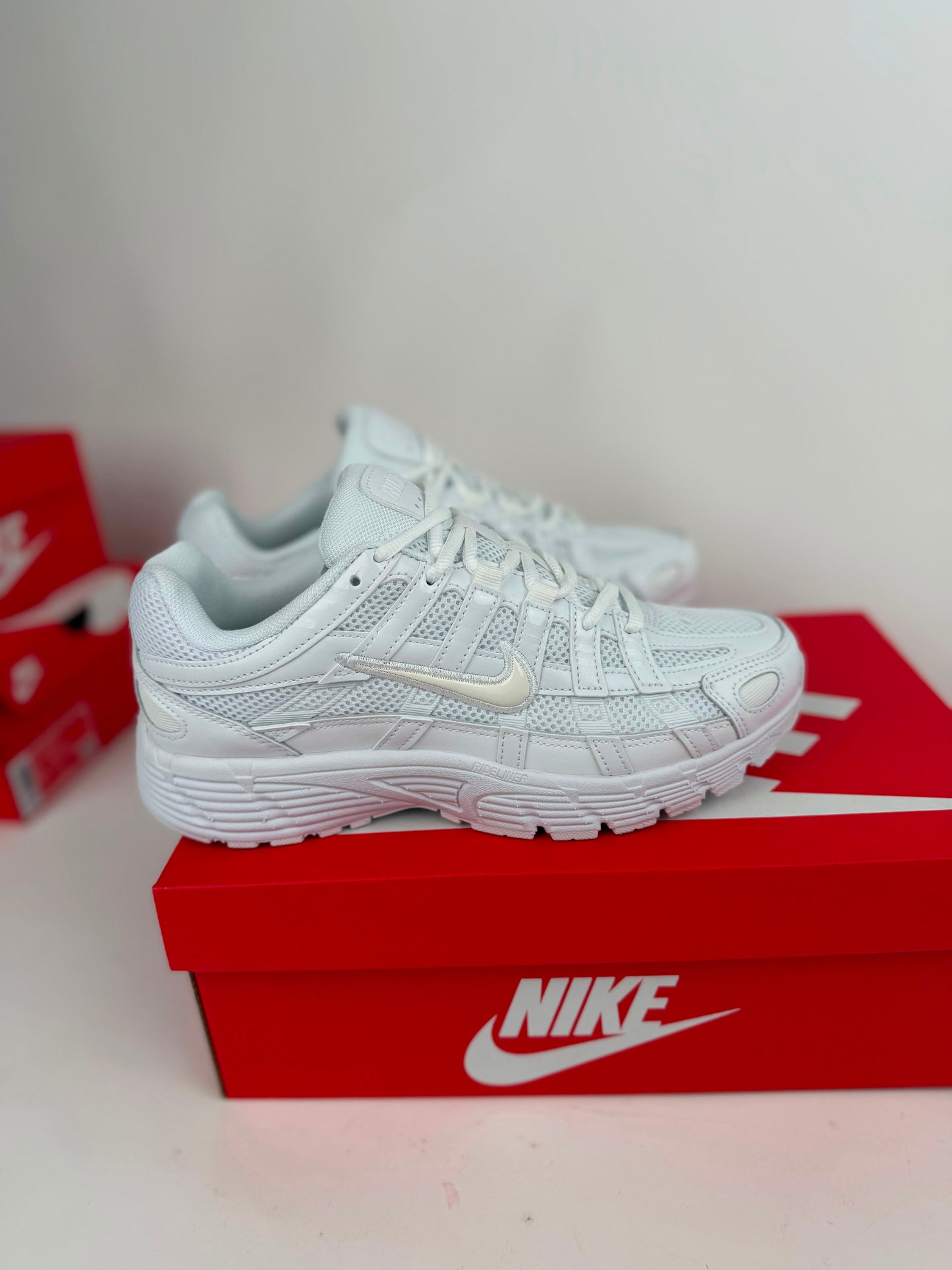 Nike P-6000 blancas