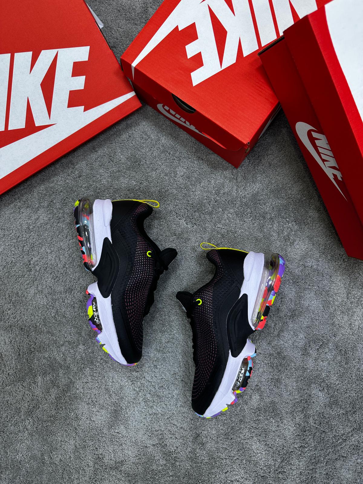 Nike Air Max 2090 negras detalles rosas logo amarillo