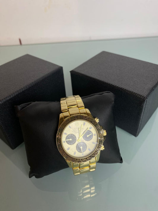 Reloj Rolex dorado detalles negro