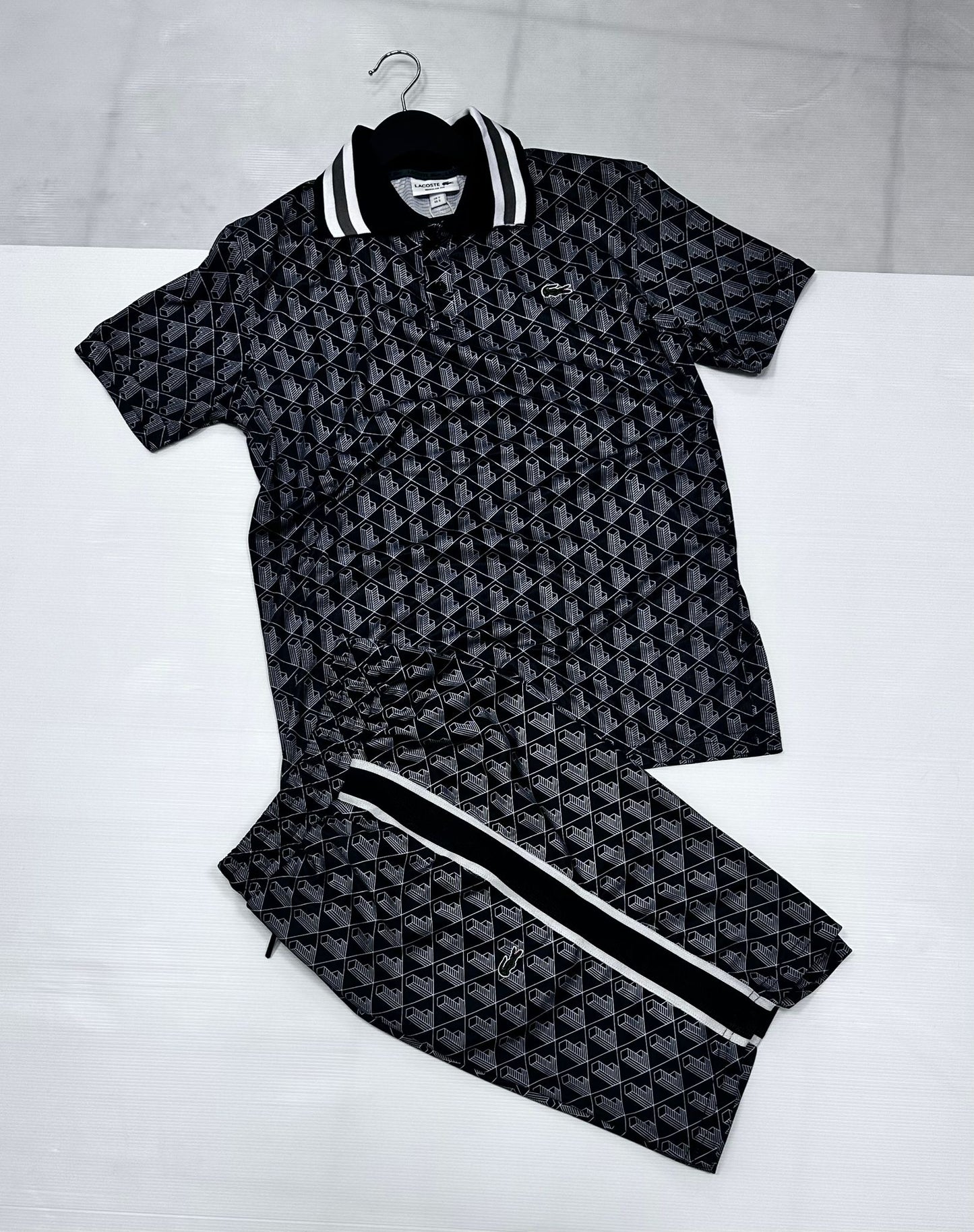 Conjunto lacoste negro y blanco logo verde