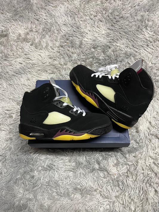 JORDAN 5 negras detalles marron y grises