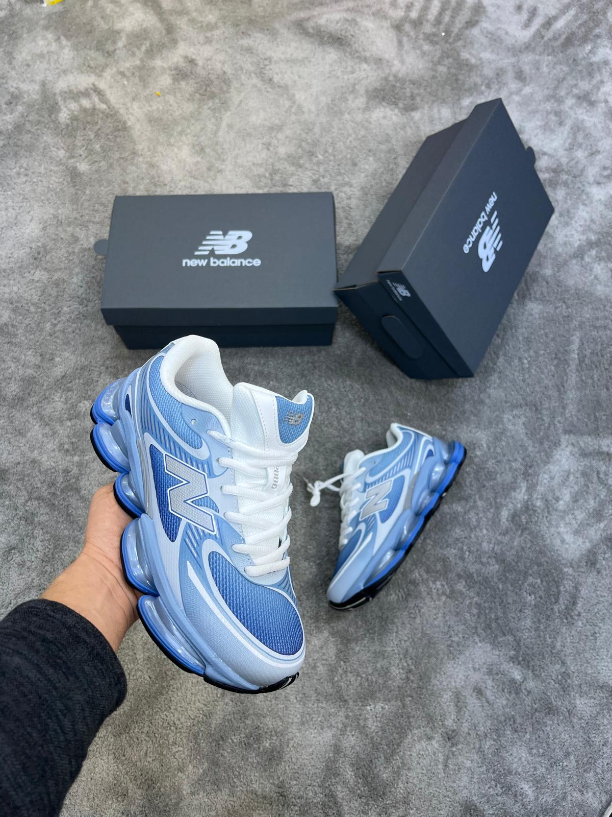 New Balance 2000 azules logo gris