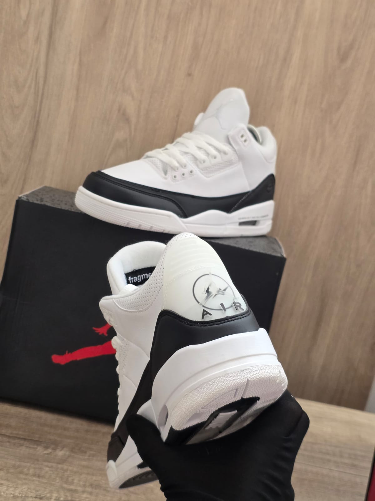 Jordan 3 negra blanca