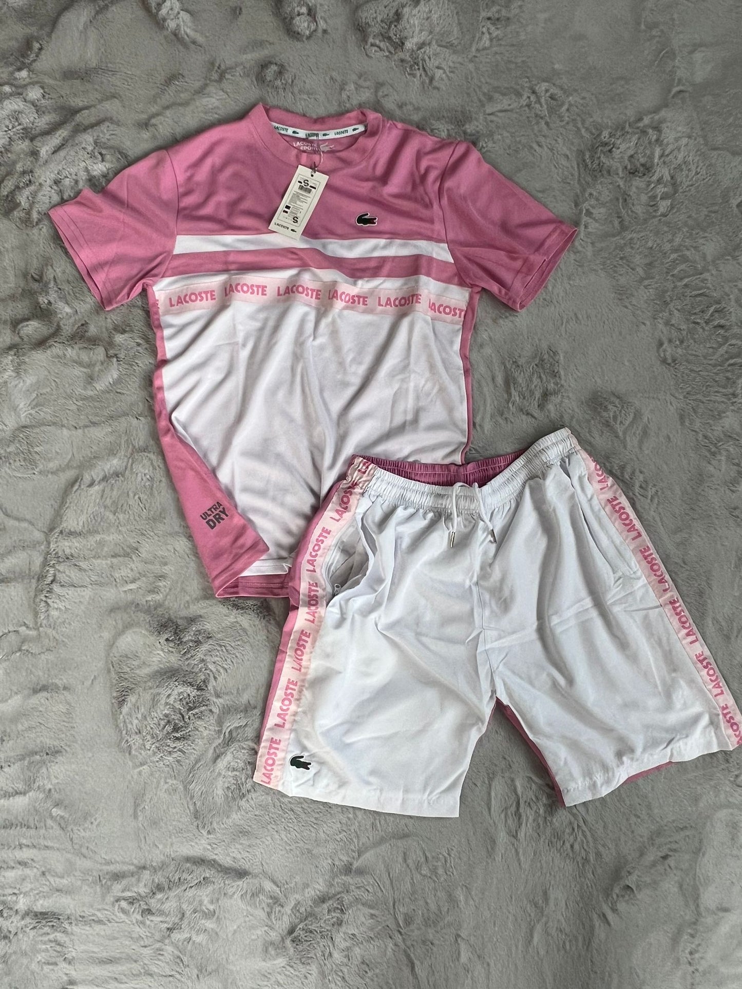 Conjunto corto lacoste rosa y blanco logo verde
