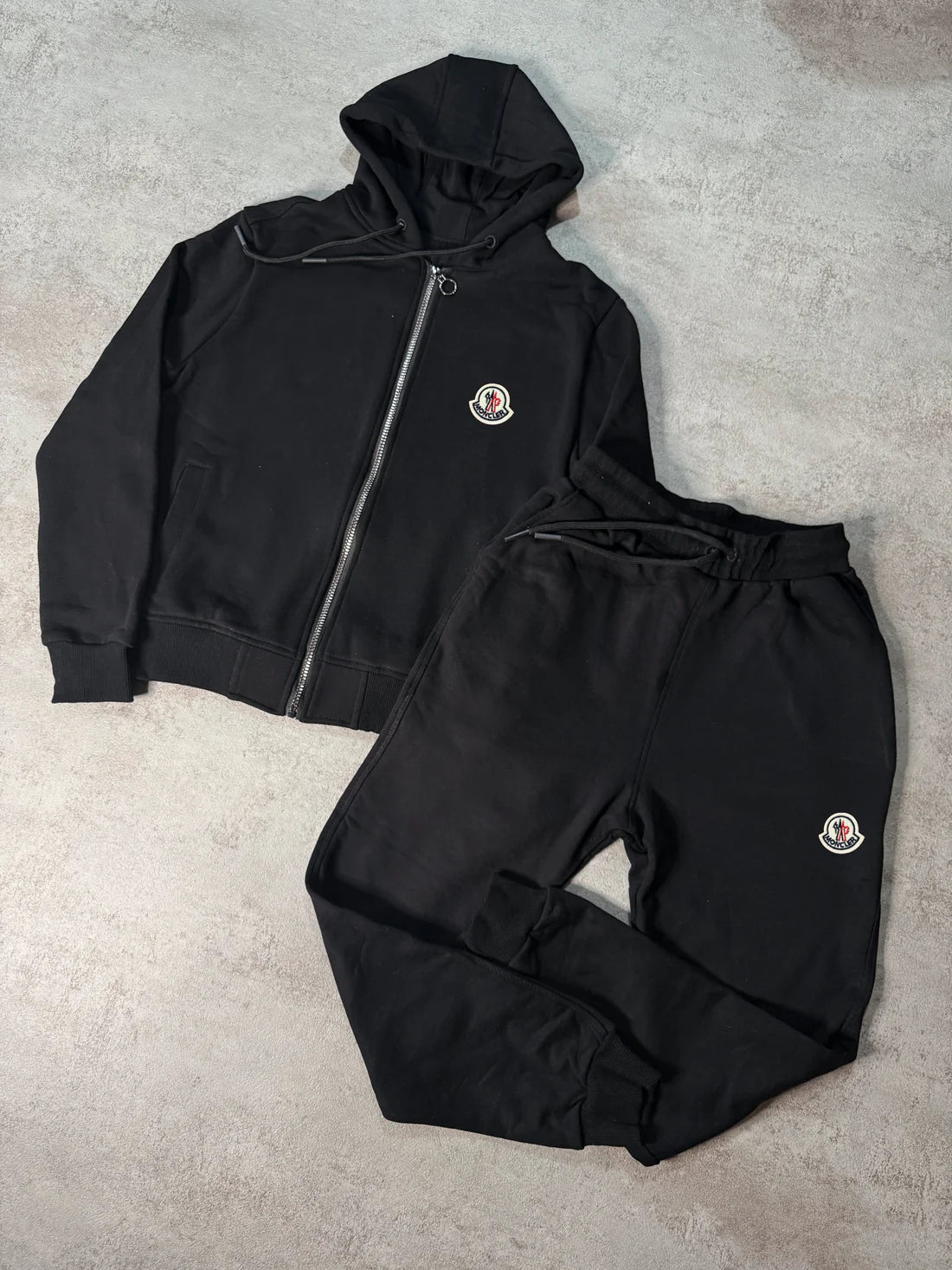 Chandal MONCLER negro con capucha y cremallera